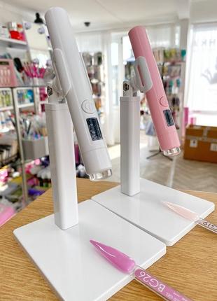 Лампа - ліхтарик для фіксації верхніх форм та гелевих типс з usb, акумулятором та екраном + 4 штамп насадки 3 вт - рожевий з білою