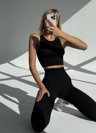 Комплект спортивной одежды черный в рубчик лосины + топ на широкой резинке с эффектом пуш ап3 фото