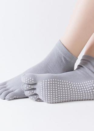 Шкарпетки для йоги з пальцями та силіконовими точками сірі 4691