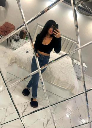 Черный кроп топ в рубчик