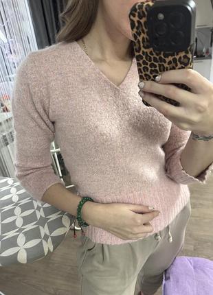 Теплый свитер нежно розовый