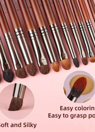 Набір пензлів з натуральним ворсом (кози, поні, ласки) для макіяжу очей ovw, 12 штук у брендовій косметичці4 фото