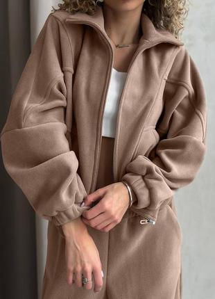 Жіночий спортивний костюм