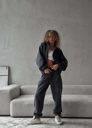 Жіночий спортивний костюм