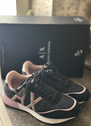 Кросівки із колекції armani exchange.