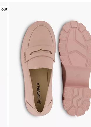 Лофери на тракторній підошві пудрового кольору