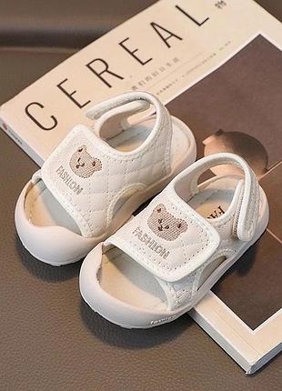 Стильне взуття на літо