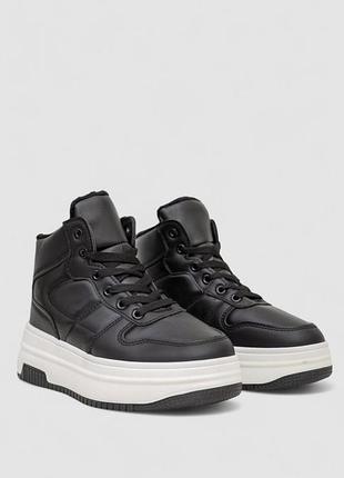 Кроссовки женские зимние на меху, цвет черно-белый