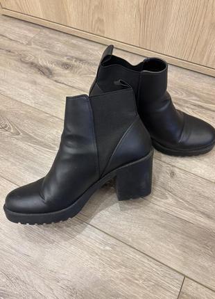 Осінні черевики h&m на підборах