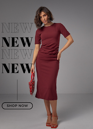 Бордова силуетна сукня міді з драпіруванням