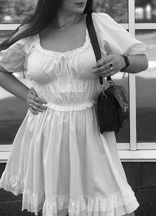 Чарівна сукня білого кольору
