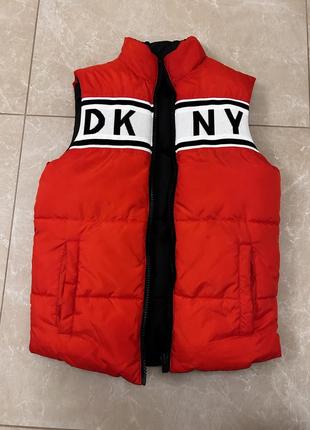Пуховик, жилетка dkny оригинал.