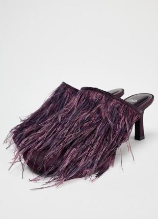 Атласные открытые пурпурные туфли с перьями zara new