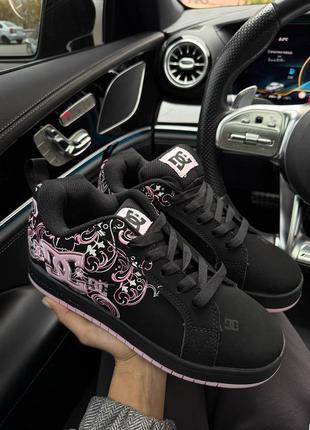 Dc court graffik black pink sabbath