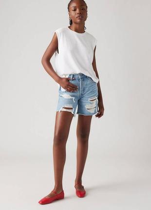 Женские джинсовые шорты 501 levi's с рванными деталями
