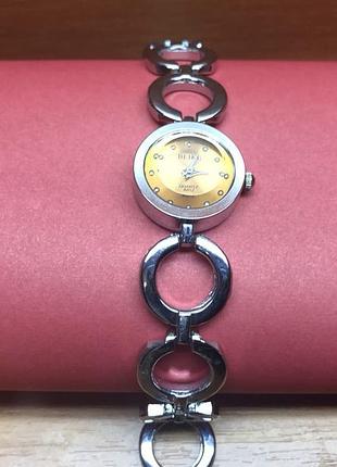 Жіночий кварцовий годинник bijou з оригінальним сріблястим браслетом зі ланок, золотистий циферблат