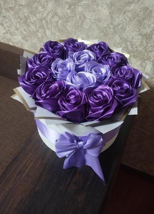 Розы из атласной ленты