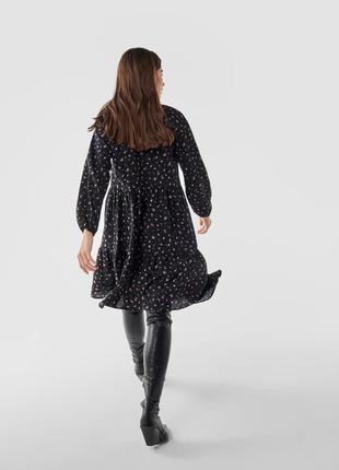 Черное легкое платье в цветочный принт2 фото