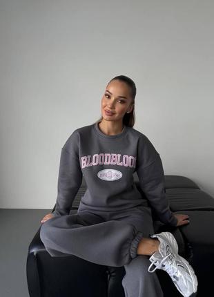 Спортивний жіночий костюм