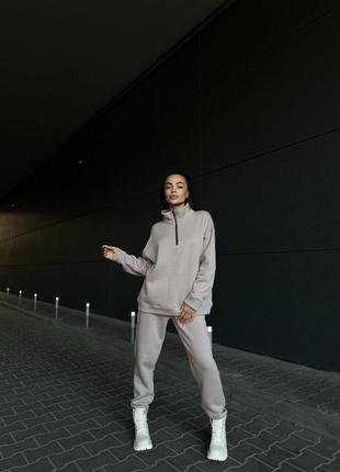 Класичний спортивний костюм на кожен день