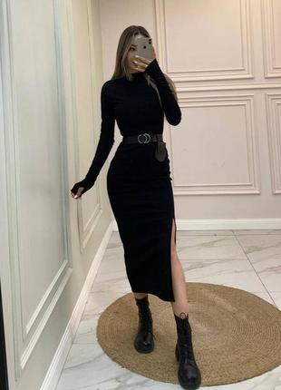 Платье с разрезом