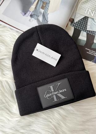 Шапка в стиле calvin klein