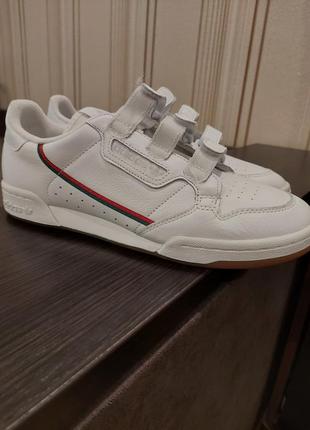 Фірмові кросівки унісекс