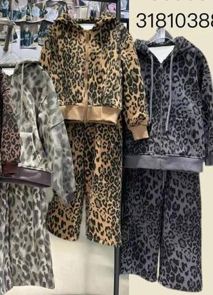 Топова модель костюмів на флісі актуальний принт