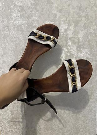 Босоніжки бу