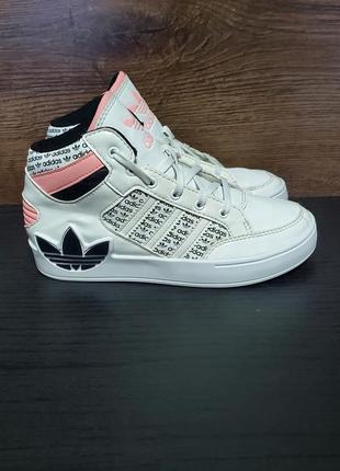 Кроссовки из коллекции adidas originals