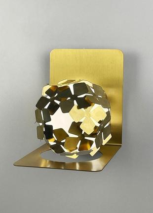 Флористичне бра у латунному корпусі