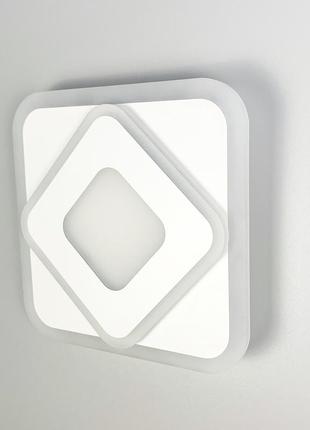 Світильник із вбудованими світлодіодами з матовим акрилом