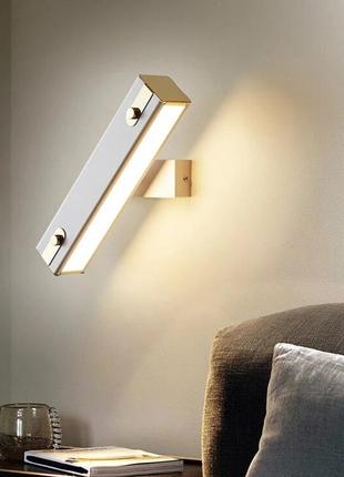 Настінне поворотне бра у білому корпусі