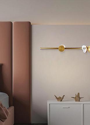 Бра у золотому корпусі з метеликом справа