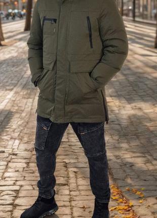 Зимняя удлиненная куртка на молнии с кнопками с капюшоном с карманами