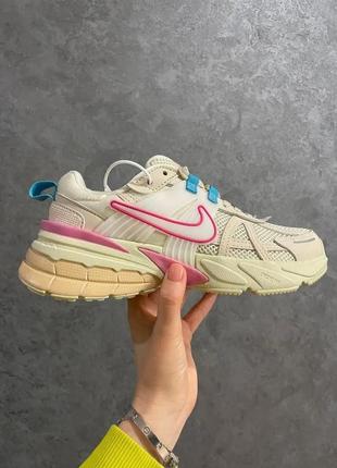 Цветные женские кроссовки nike v2k runtek3 фото