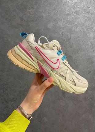 Цветные женские кроссовки nike v2k runtek1 фото