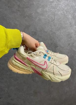 Цветные женские кроссовки nike v2k runtek4 фото