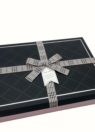 Подарункова коробка 1шт 25*34*12см чорна з бантиком в кліточку