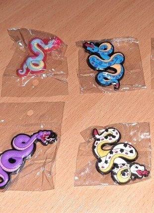 Магнит змея резиновая символ 2025 года.