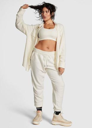Женский спортивный костюм victoria's secret. рубашка и штаны