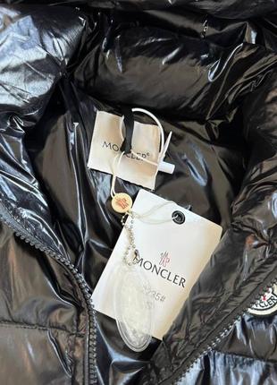 Жилетка под moncler на пуху глянцевая приталенная с капюшоном4 фото