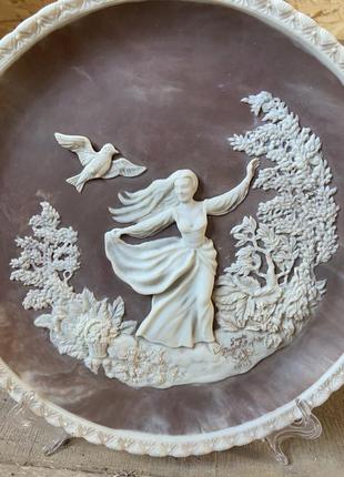 Декоративная винтажная тарелка - барельеф 'to a skylark" 1979