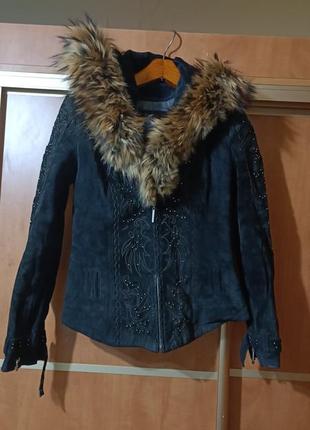 Натуральная укороченная дублёнка с капюшоном