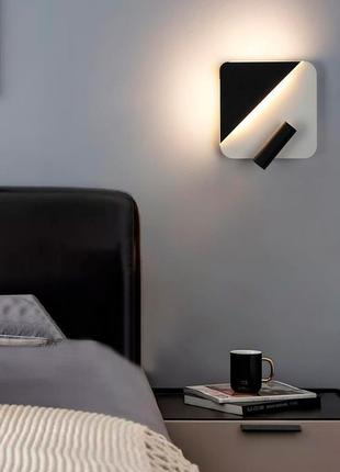 Настінний білий з чорним квадратний світильник із спотом