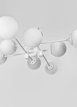 Люстра стельова в білому корпусі на 8 білих плафонів