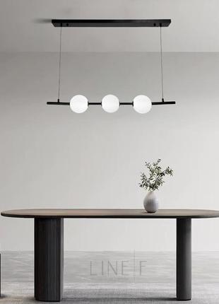 Видовжена чорна люстра з 3-ма акриловими кульками