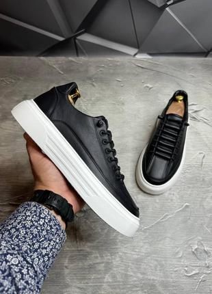 Стильные мужские кеды черные на высокой белой подошве из натуральной кожи