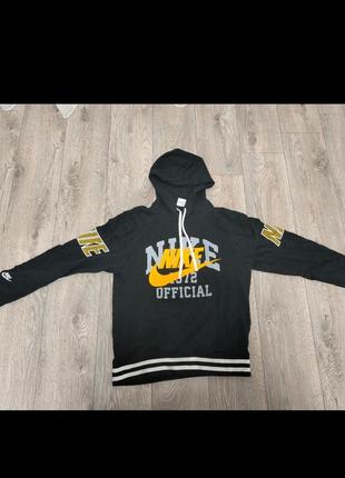 Чоловіча толстовка nike 
в хорошем состоянии 
размер s