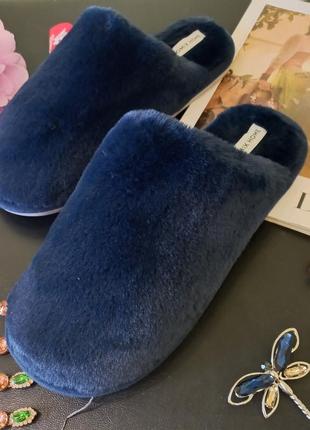 Чоловічі капці.